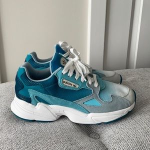 NWOT Adidas Torsion Falcon
